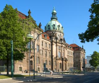 Rathaus Potsdam Auf dem Foto ist das Potsdamer Rathaus an der Friedrich-Ebert-Straße zu sehen.