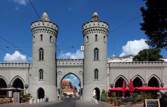 Aussenansicht Nauener Tor im Sommer. 