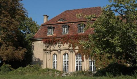 Schloss Marquardt Aussenansicht Schloss Marquardt im Sommer mit Begrünung.
