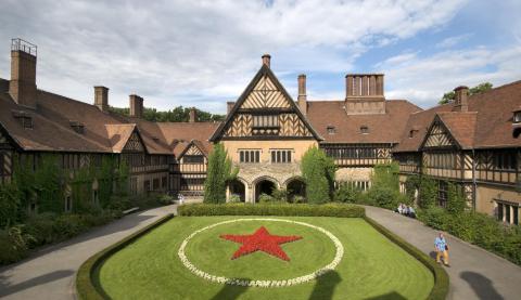 Parkanlage und Gebäudekomplex Schloss Cecilienhof. 